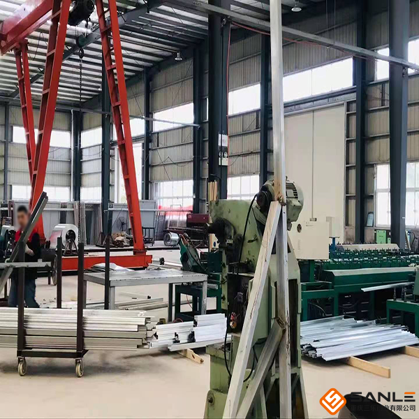 三樂防火門窗工廠內(nèi)實景